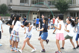 写真 八の字跳びに挑戦