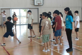 写真 西御幸小・交流ドッジボール