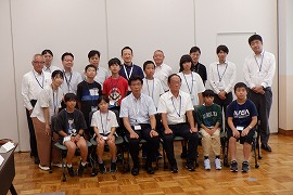 �ʐ^�@���w�ɓ���