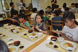 �ʐ^�@�V���l�w