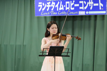伊藤万桜演奏写真